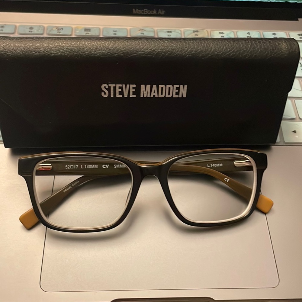 COPY - Steve Madden Prescription Glasses with case